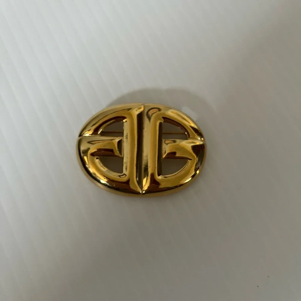 Vintage Givenchy double G logo brooch - Picture 2 of 6